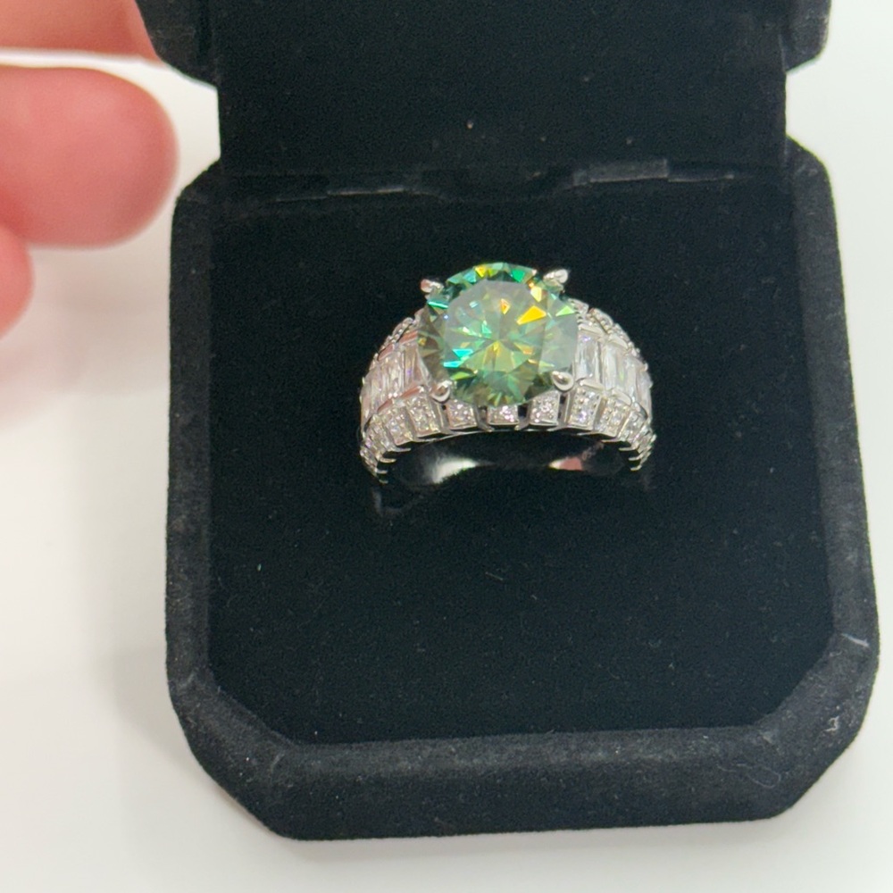 4ct Green Moissanite Ring on Au750 18k Gold Over S925 - Picture 11 of 15